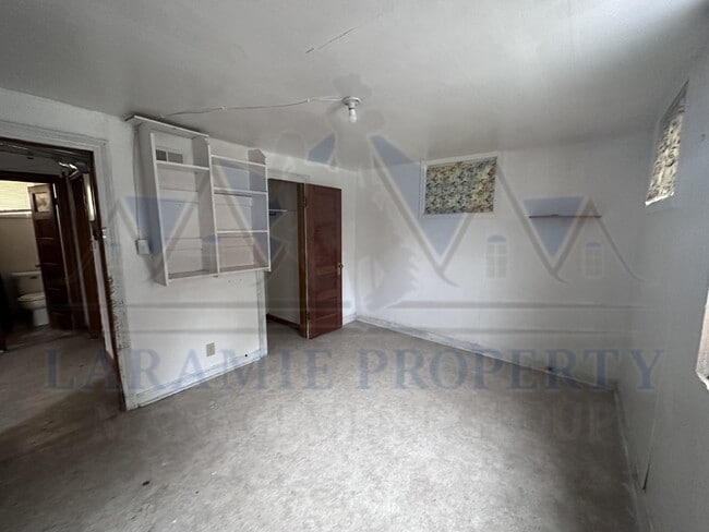 Building Photo - 4 Bedroom House Near Campus