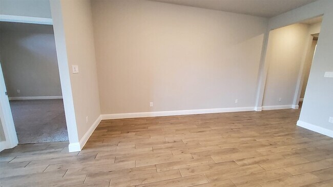 Building Photo - 2106 Grapewood Ln