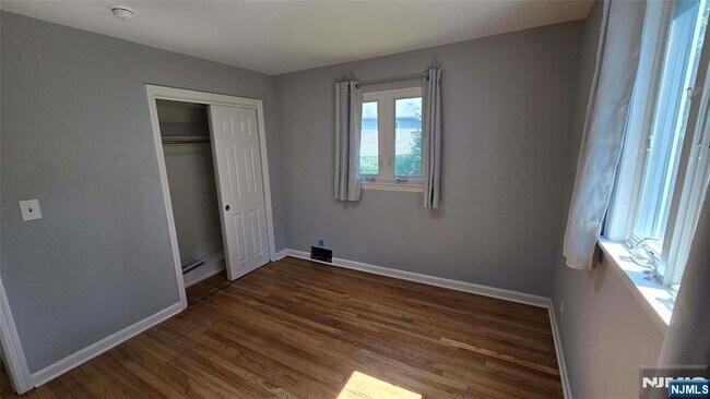 Building Photo - 40 Beechwood Rd