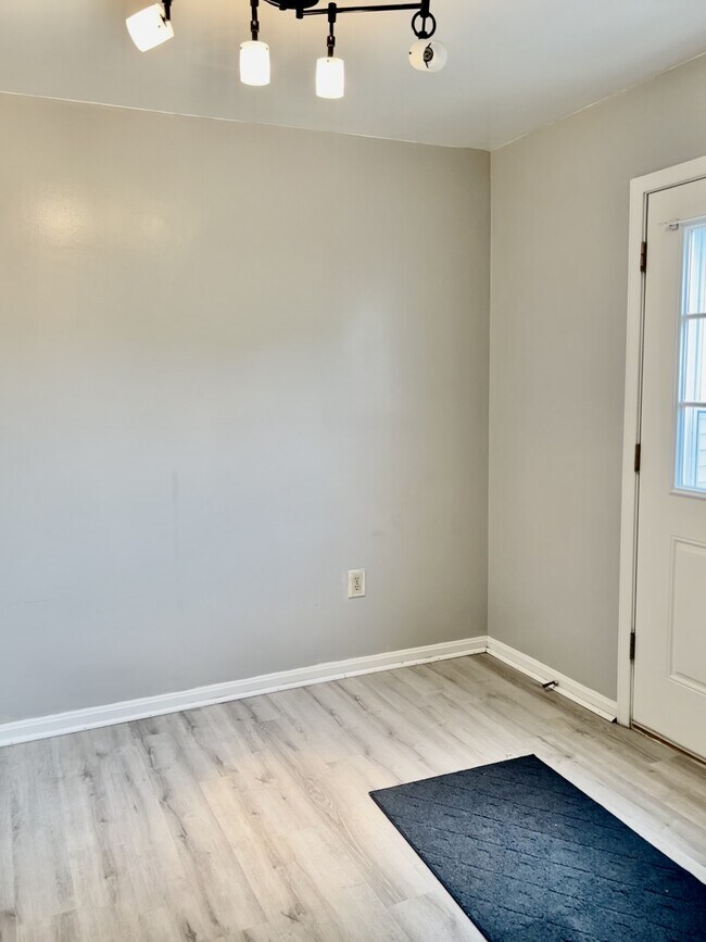 Building Photo - 4194 Bluebird Dr