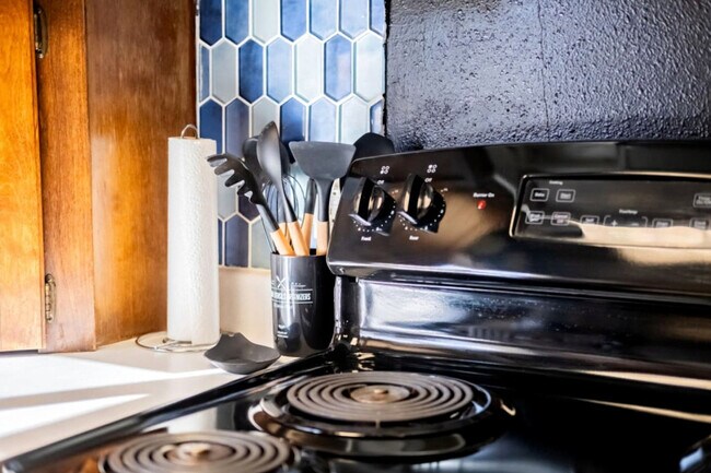 Building Photo - 170 E 100 N