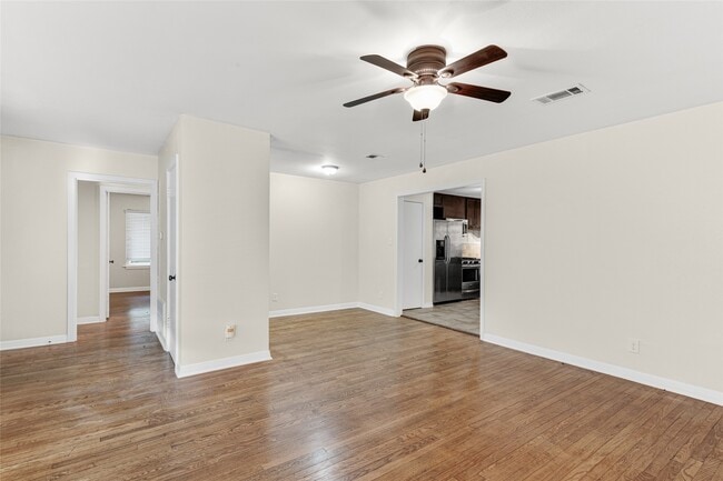 Building Photo - 1101 W Semands St