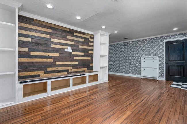 Building Photo - 1219 Park Ln