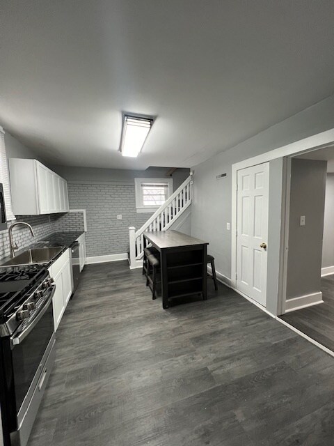 Building Photo - 1112 E Colvin St