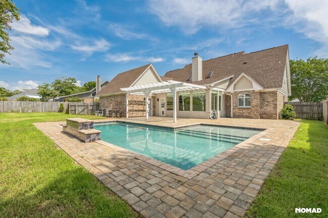 Building Photo - Spacious 4BR House in Pensacola; Pool
