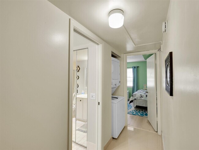 Building Photo - 3405 Bimini Ln