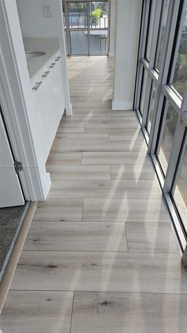 Building Photo - 3451 NE 1st Ave