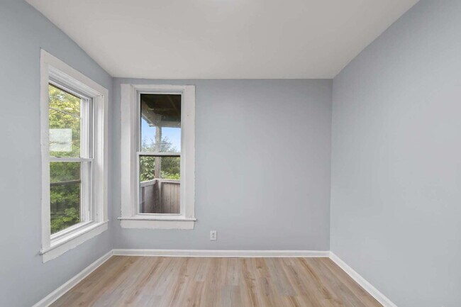 Building Photo - "Spacious 3-Bedroom Retreat at 57 1/2 Sara...
