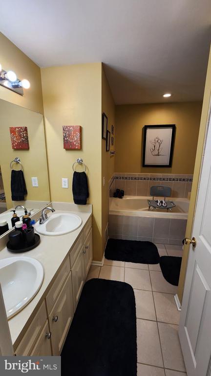 Building Photo - 168 Pennsbury Ln