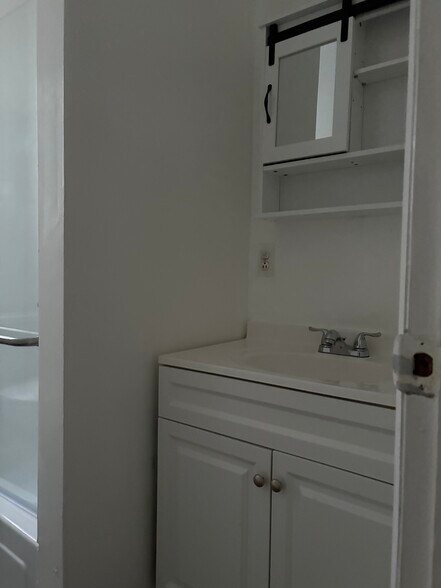 Building Photo - 13 Seidler St
