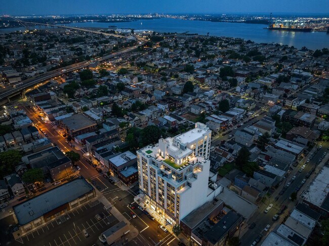 Building Photo - 285 Broadway