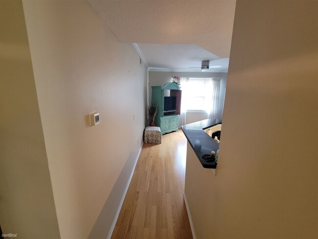 Building Photo - 1 br, 1 bath Condo - 501 Knights Run Avenu...