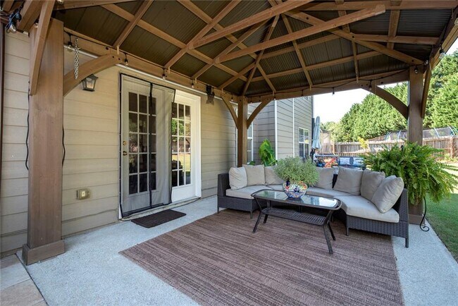Building Photo - 1504 Belfaire Lake Tr