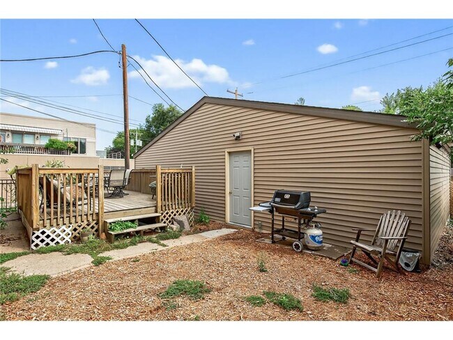 Building Photo - 722 Grand Ave