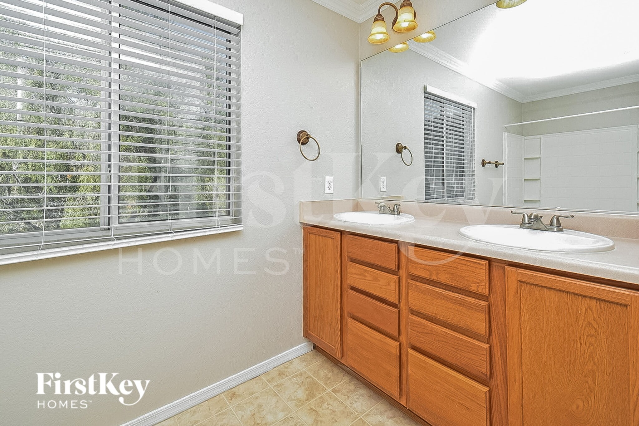 Building Photo - 1499 W Beantree Ln