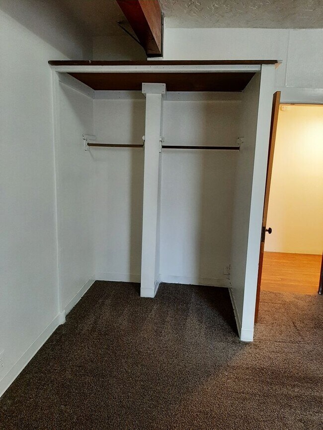 Building Photo - (1614 8th Ave)