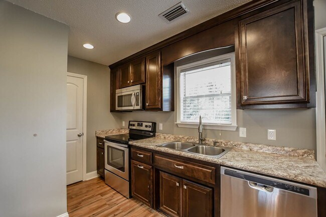 Building Photo - Luxurious 3BD/2BA Home with Premium Features in Coveted Cottonwood Neighborhood!