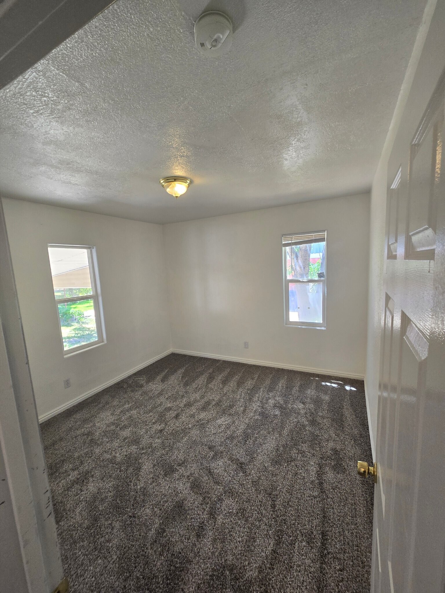 Building Photo - 509 W 200 S