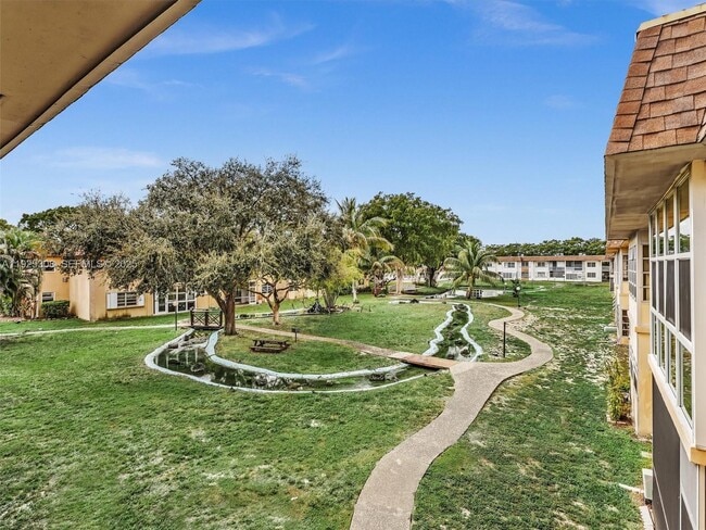 Building Photo - 5130 SW 40th Ave