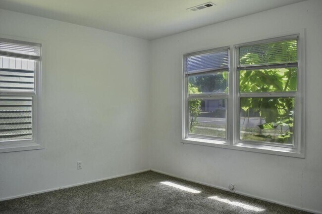 Building Photo - 924 Mount Pitt Ave