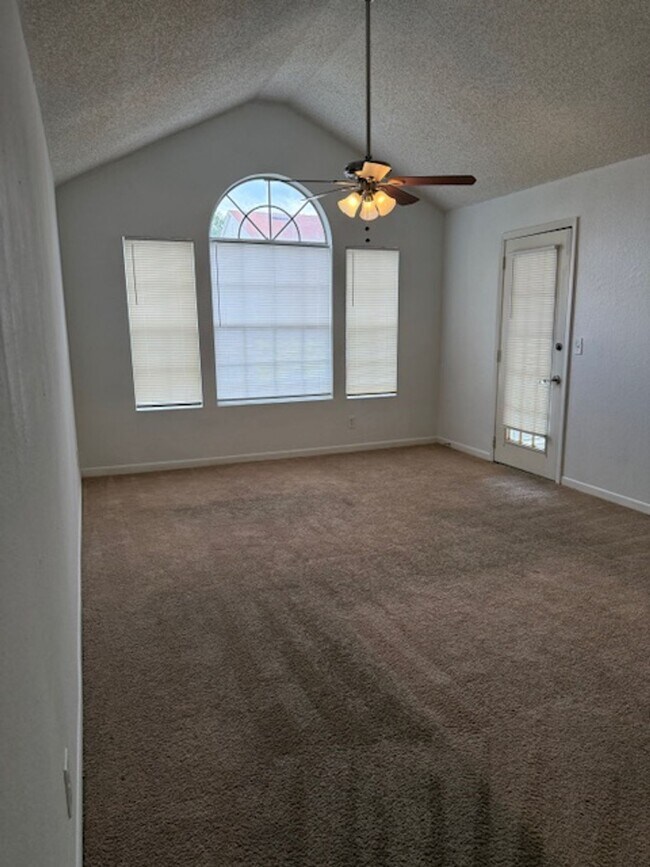 Building Photo - LEXINGTON PLACE ONE BEDROOM CONDO