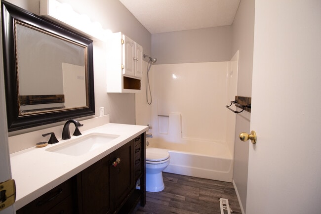 Building Photo - 1000 Lakota Ave