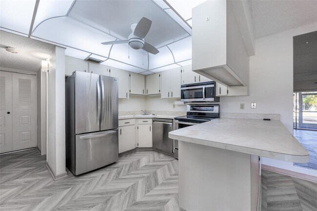 Building Photo - 2300 Aaron St