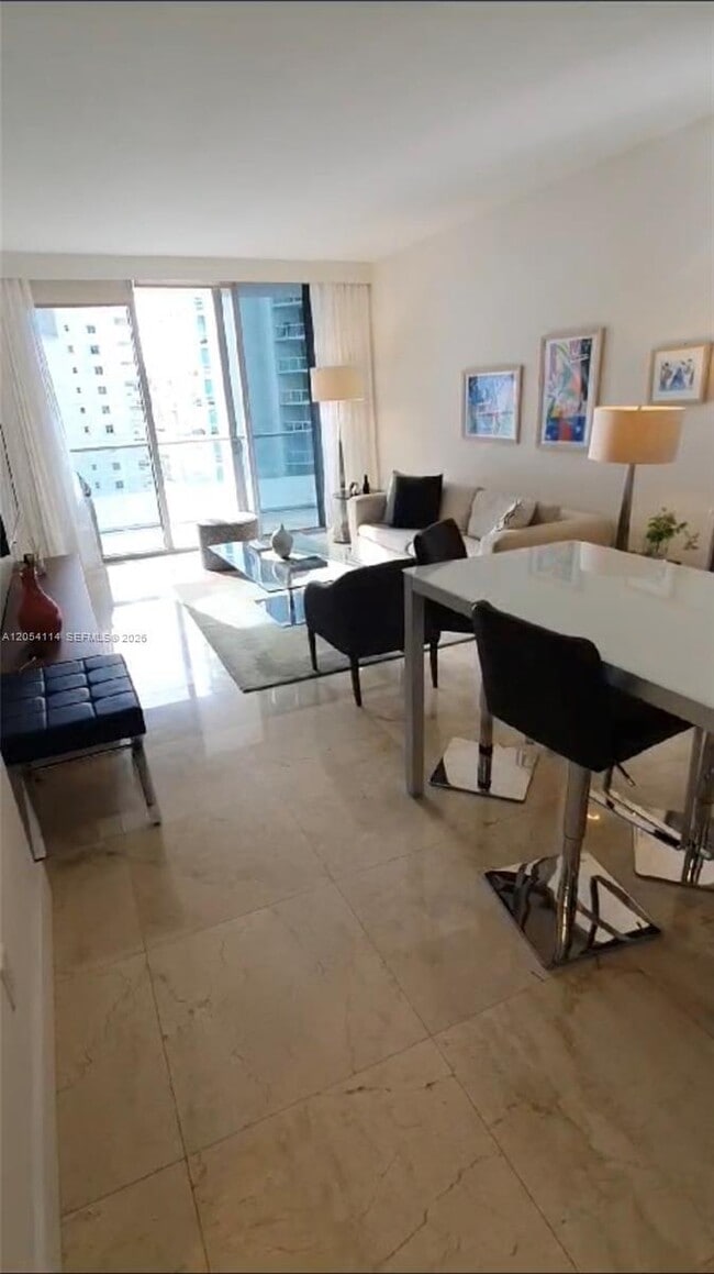 Building Photo - 1300 Brickell Bay Dr