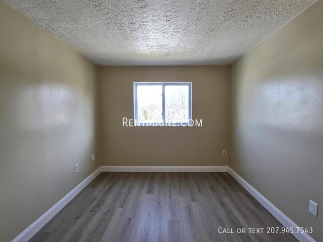 Building Photo - 8 Hillside Ln