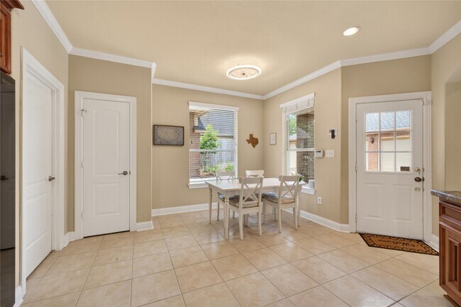 Building Photo - 1722 Parklake Village Dr