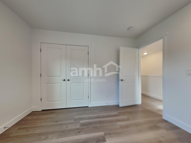 Building Photo - 4757 85th Ave NE