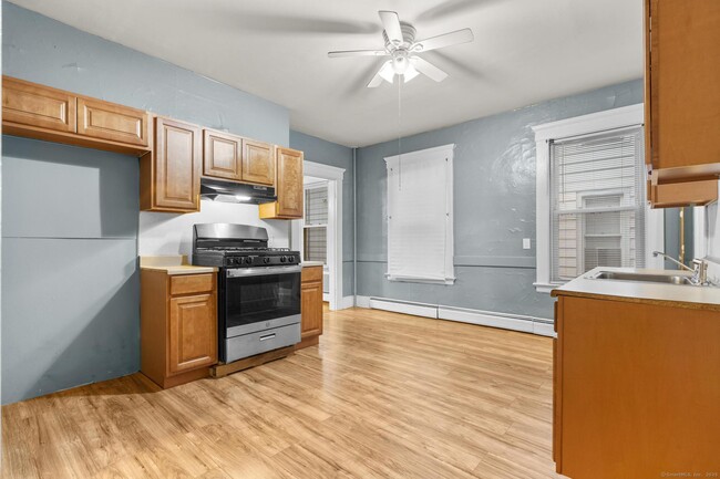 Primary Photo - 379 Winthrop Ave