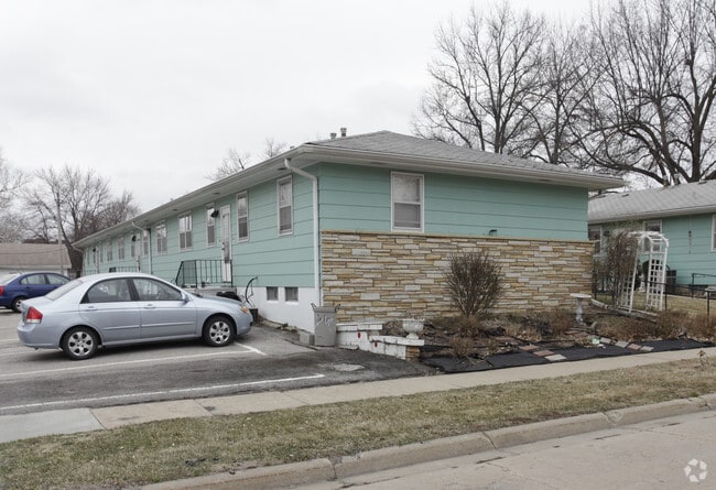 Building Photo - 8015 N 30th St