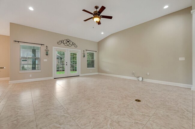 Building Photo - Gorgeous Southern Living Home in Coveted S...