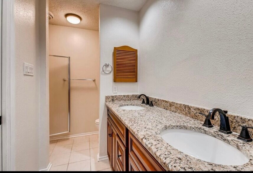 Building Photo - 13702 Castle Grove Dr