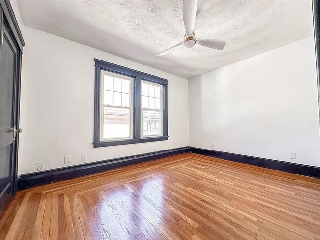 Building Photo - 48 Waltham St