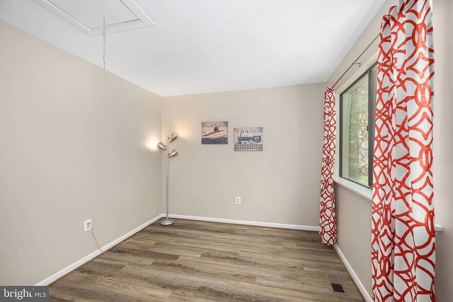 Building Photo - 10673 Spring Oak Ct