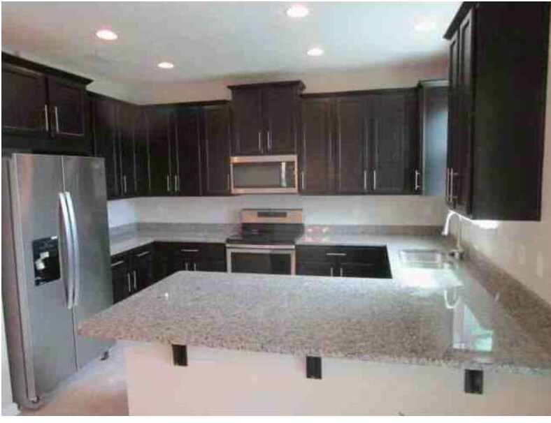 Building Photo - 557 Richmond Dr