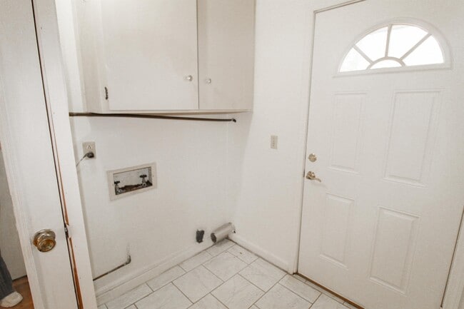 Building Photo - 209 Belair Dr