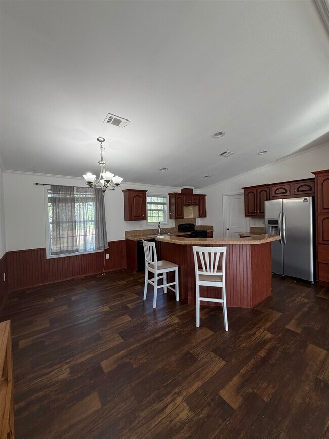 Building Photo - 311 E Castleshoals Dr