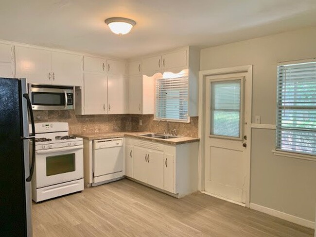 Building Photo - 4708 Red River St