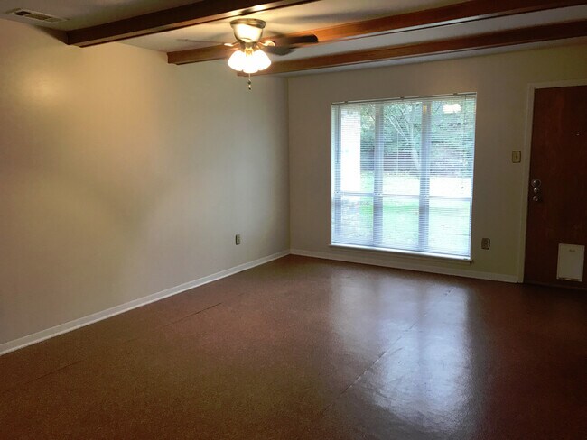 Building Photo - 13001 Woodway Dr