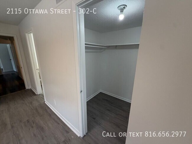 Building Photo - 2115 Ottawa St