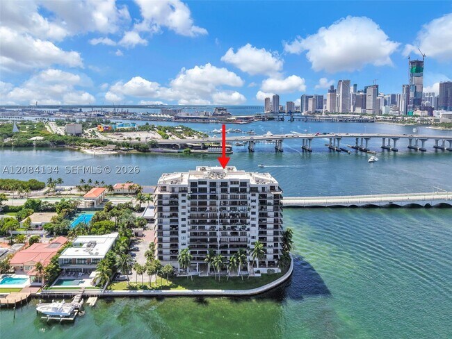 Building Photo - 801 N Venetian Dr