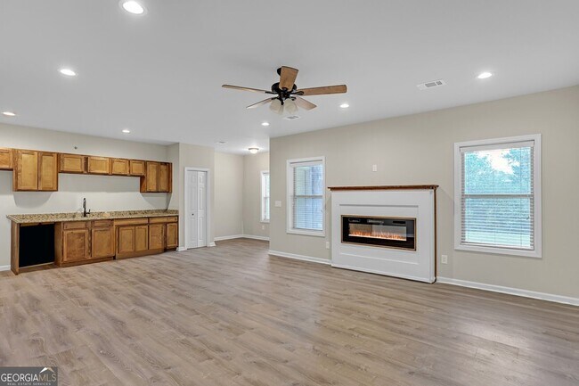 Building Photo - 568 Garden View Ct