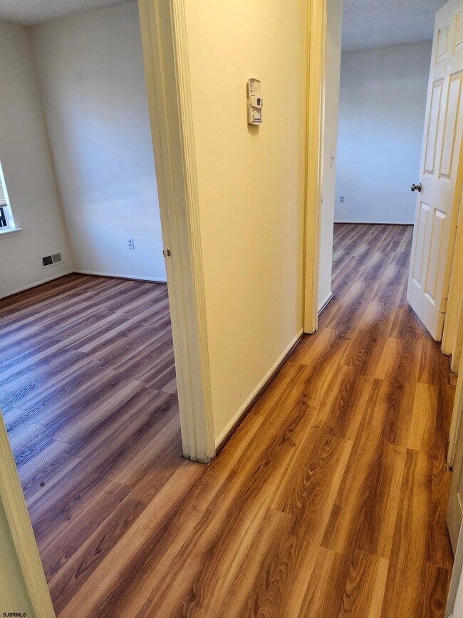 Building Photo - 25 Liberty Ct