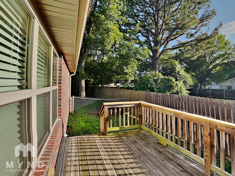 Building Photo - 311 E Thurman St