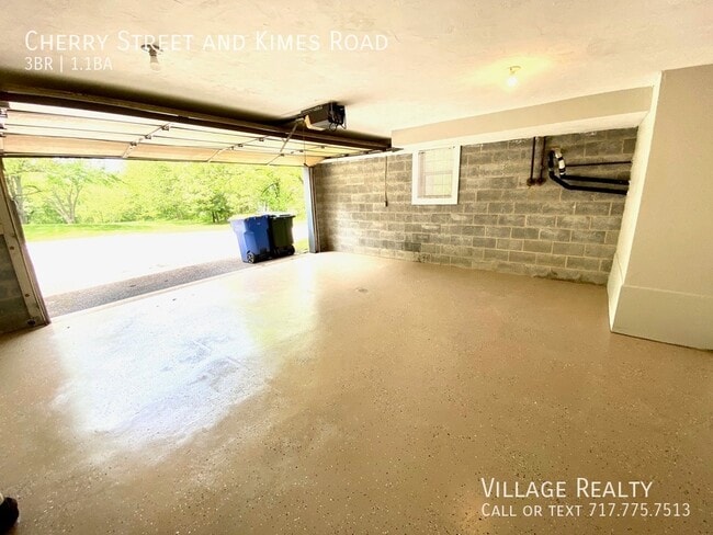 Building Photo - 225 Cherry St