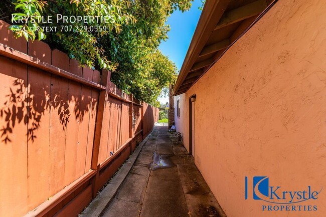 Building Photo - Beautifully renovated home in North Vallej...