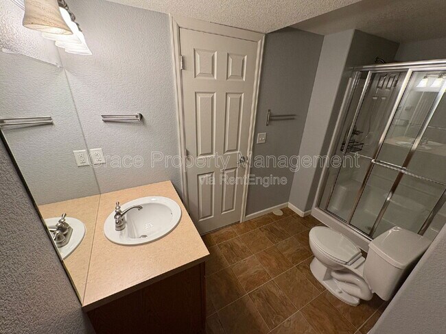 Building Photo - 222 Saxony Rd